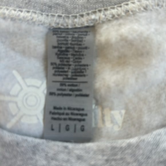 Oversized Large Hoodie! Soft and ready for winter! - Picture 4 of 6